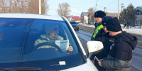 В Тайшете сотрудники ГАИ вместе с детьми поздравили женщин с праздником - ИА Тайшет24