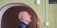 96 жизней под защитой: соцработники в Тайшетском округе установили пожарные извещатели к Новому году - ИА Тайшет24