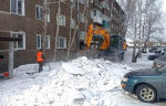 Лед не остановил технику. «Ресурс Групп» борется с последствиями оттепели во дворах