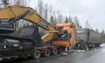 Два грузовика столкнулись на трассе в Тайшетском округе